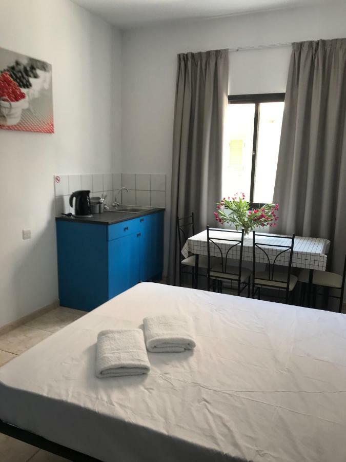 Aparthotel Athinas Court Pafos Zewnętrze zdjęcie