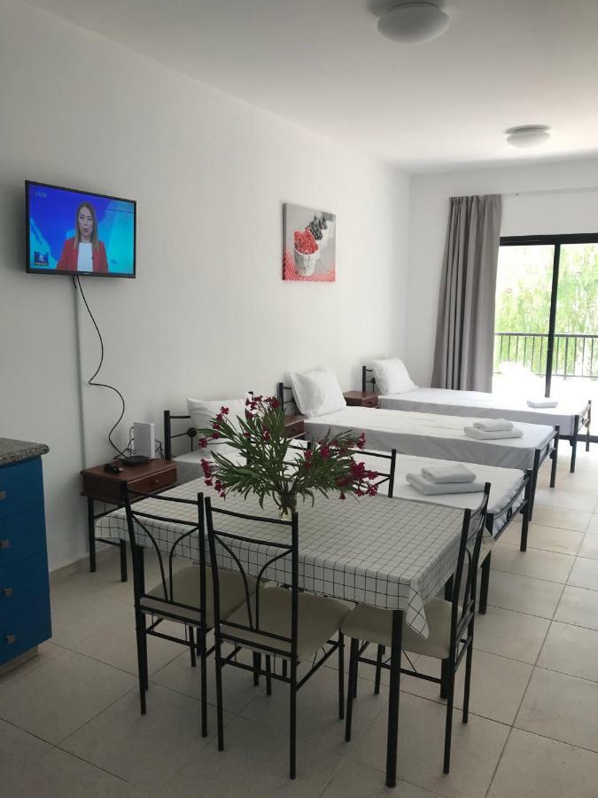 Aparthotel Athinas Court Pafos Zewnętrze zdjęcie