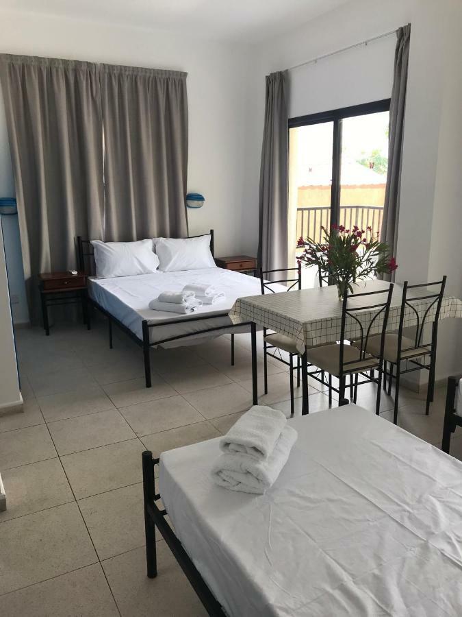 Aparthotel Athinas Court Pafos Zewnętrze zdjęcie