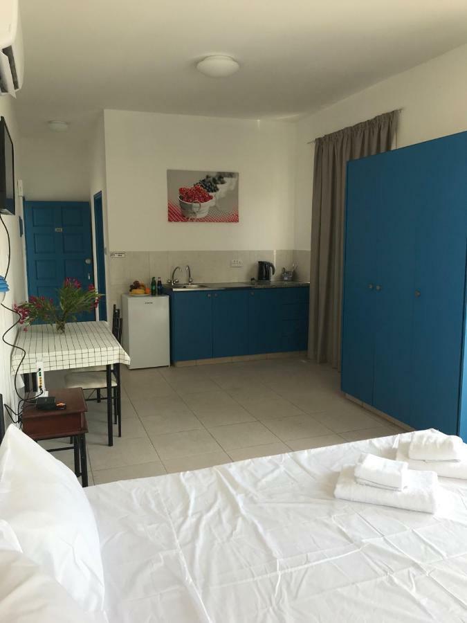 Aparthotel Athinas Court Pafos Zewnętrze zdjęcie