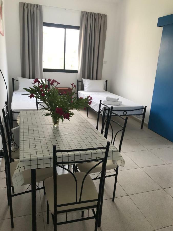 Aparthotel Athinas Court Pafos Zewnętrze zdjęcie